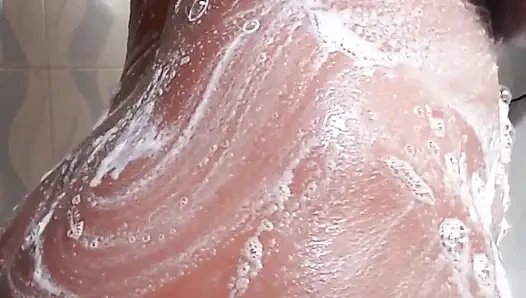 Duşta Banyo, Göğüslere Masaj Yapıyor Ve Domaltarak Amcık Götünü Parmaklıyor