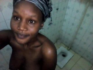 Deel 3 van de sexy douche van mijn Afrikaanse vriendin