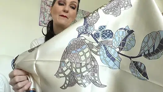 Syal satin baruku bikin kamu pengen muncrat dan lemah, scarf joi, lady victoria valente