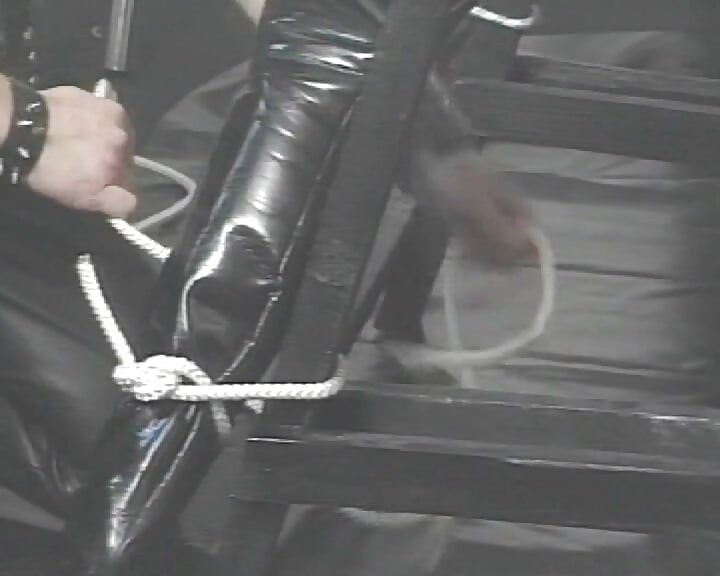 Bondage session s fistovanou francouzskou děvkou