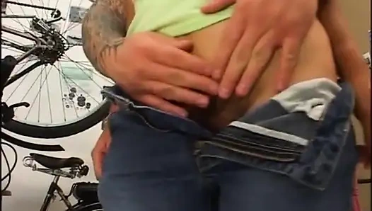 Petite milf huge hairy pussy fucking