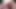 ベッドに横たわって、お尻のプラグでセクシーな気分