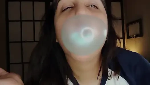 Trying Big Bubbles with Bubblegum Roll - Bunny Looner