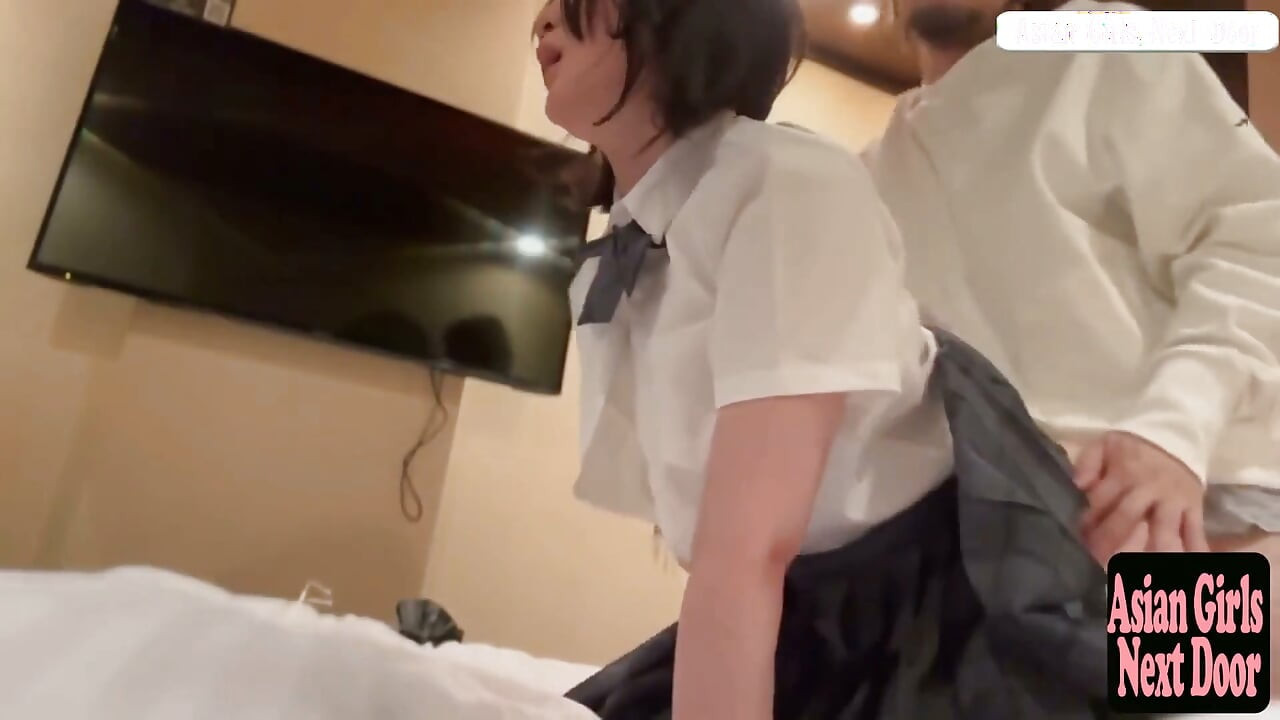 Idol adorável em treinamento faz sua estreia amadora em AV em uma primeira aparição exclusiva