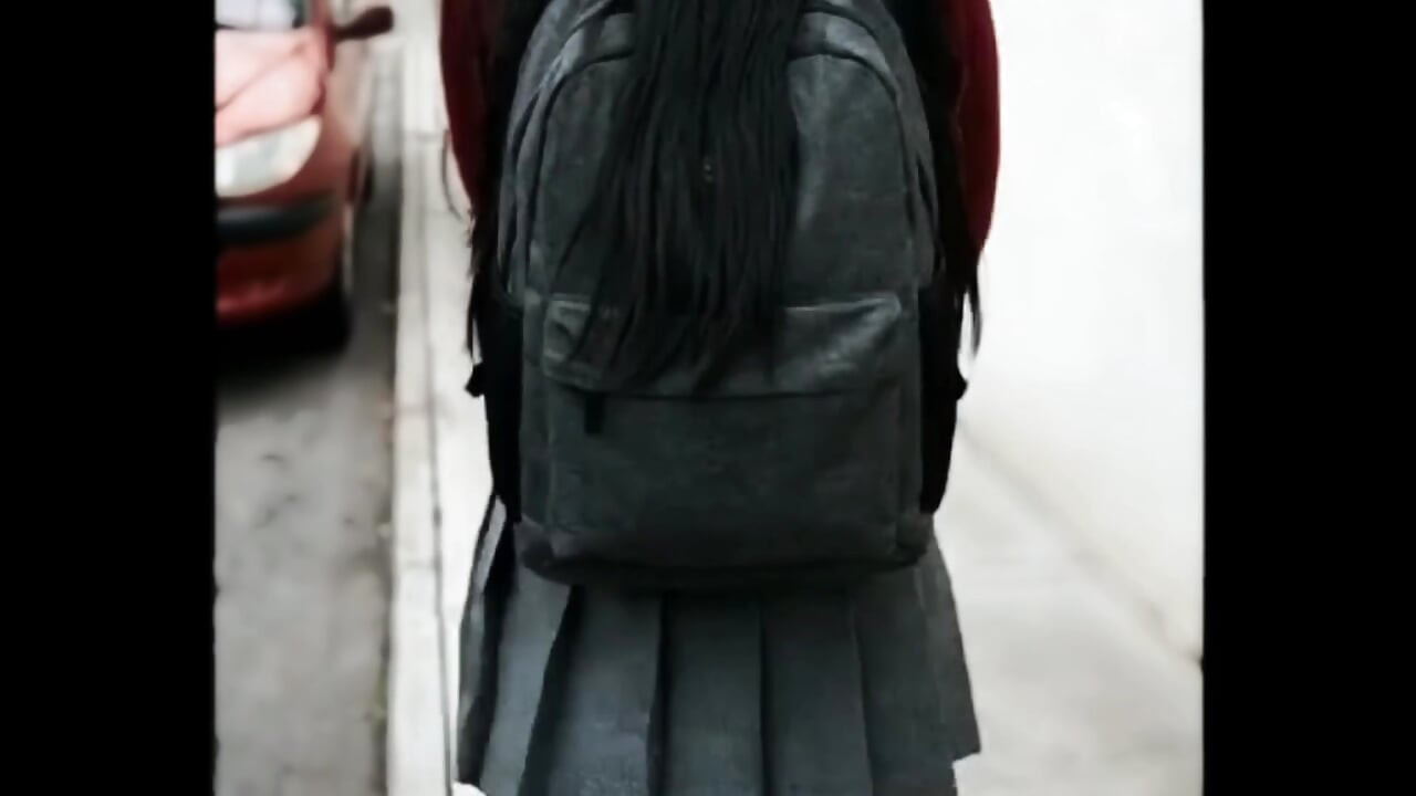 18歳の制服姿の女子高生が隣人にセックスされる!!