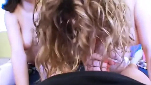 Nostaljik yutma grup seks yapıyor ve götünü sikiyor