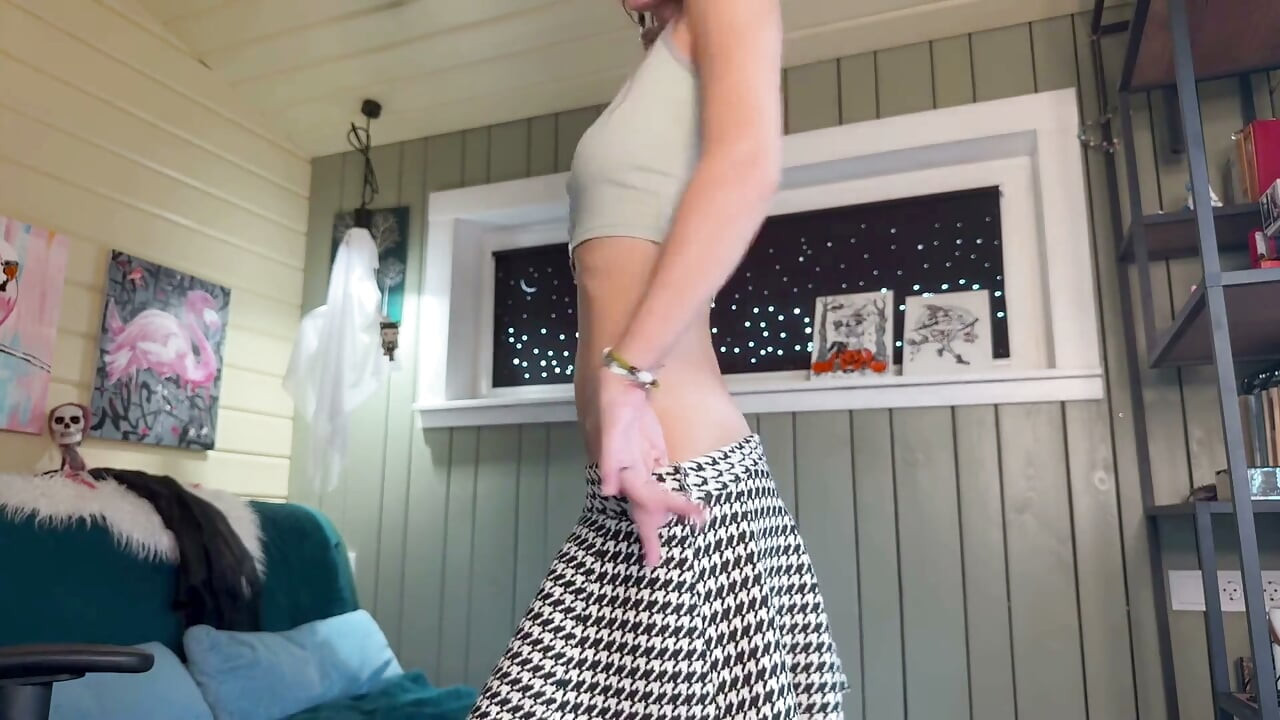 Sandy Gettinng Horny While Teasing You with Sexy Dance