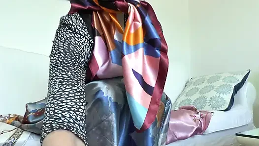 Parlak saten eşarplarım seni azdıracak! Lady Victoria Valente