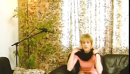 Boşalmak için burada olan Almanya'dan sevimli hatunla bu amatör seansı izleyin