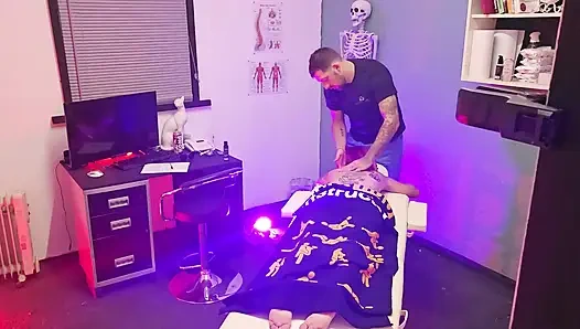 Yoni si tantra lagi asik pijat memeknya pakai thatbosslas