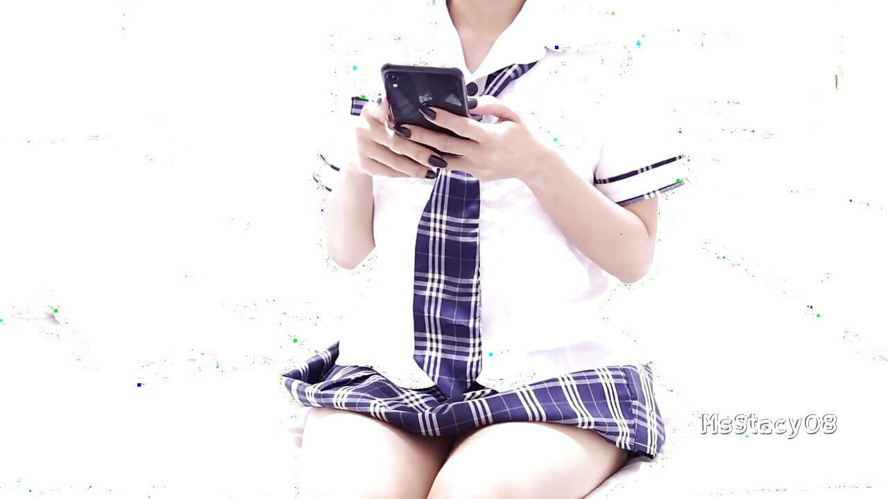How Did This 18yo Pinay Student Get an Iphone 17 Pro Max?