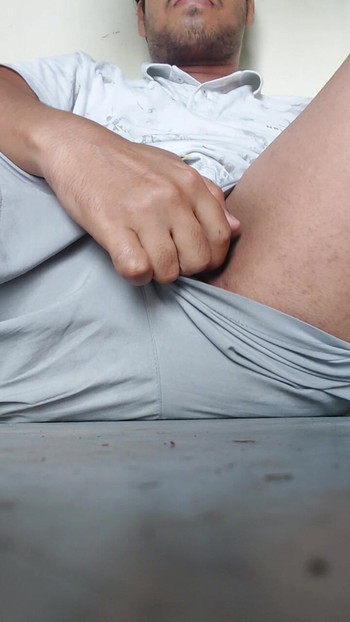 デシビッグのチンコが激しいマッサージを始めます #bigcock #xhamstar #Desi #pants #big