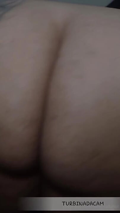Saltando meus peitos grandes