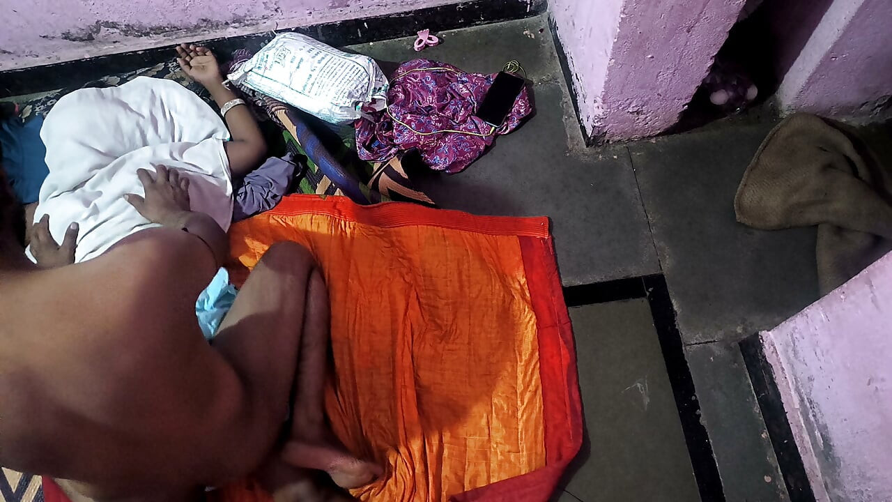 Baap ne sauteli beti ko jabbardasti chod diya