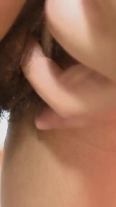 Behaarte asiatin auf den vibrator gebracht | Clip 2