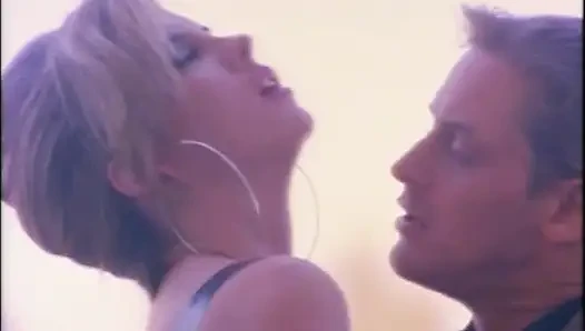 Seksi ateşli sarışın sürtük için arkadan büyük yarak