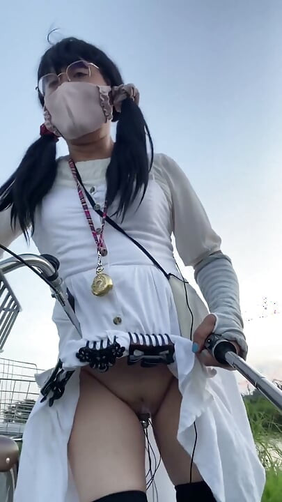 No306 ワンピースで野外露出