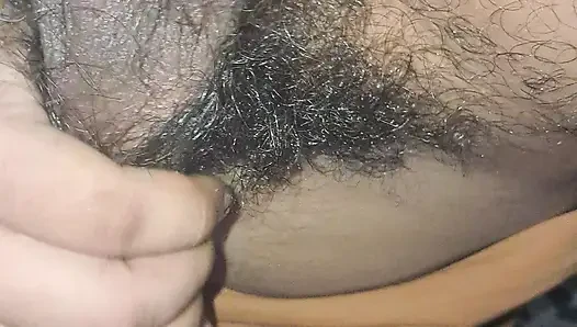 Ateşli oğlan büyük yarakla mastürbasyon yapıyor