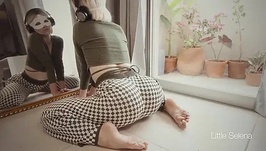 Aku punya terong dan aku tidak bisa memikirkan apa pun yang lebih baik untuk dilakukan daripada menempelkannya di pantatku