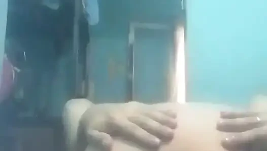 Önden bakan kovboy kız: her saksoda zevk