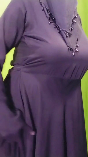 Emotionaler moment von "Indisch, schönes muslimisches hijabi-paar, durstig nach fick"