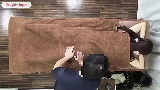 Si cantik kantor jangkung dengan tubuh aduhai ini kembali ke kantor dan ditarik kedalam momen hangat - angle1
