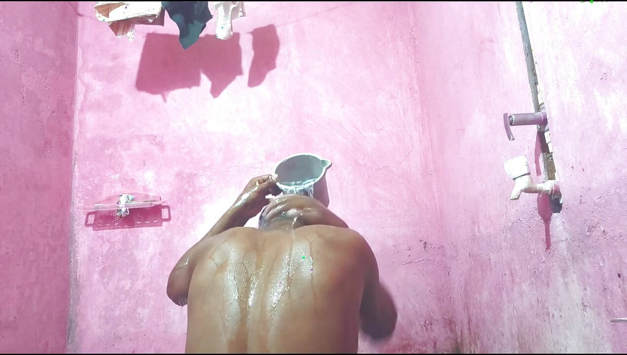 The penis was shaken a lot while bathing.