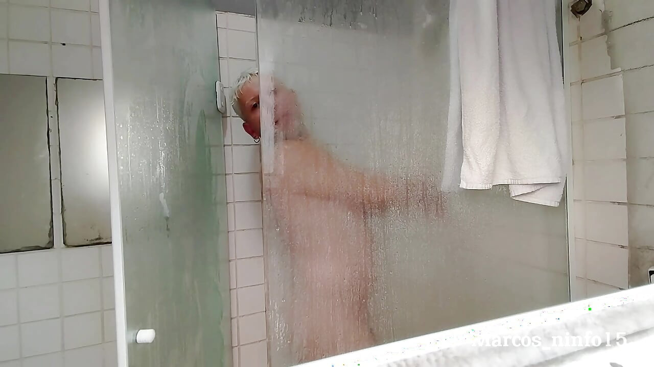 ฉันเดินทางไปเมืองหลวงและพักในโรงแรม 2 ดาว! ตอนกลางคืนฉันอาบน้ําในโรงแรมที่แย่ที่สุด