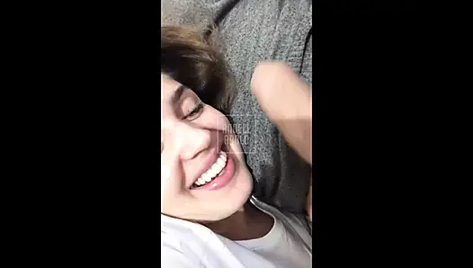 Я утешил мою сводную сестру, которая воевала со своим бойфрендом с его хуем внутри нее