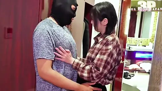 Abweichende paar-fantasie, eine ehefrau, die von einem anderen mann genommen wird, während ihr ehemann zuschaut? Zitternder höhepunkt und ein intimes cuckold-finish