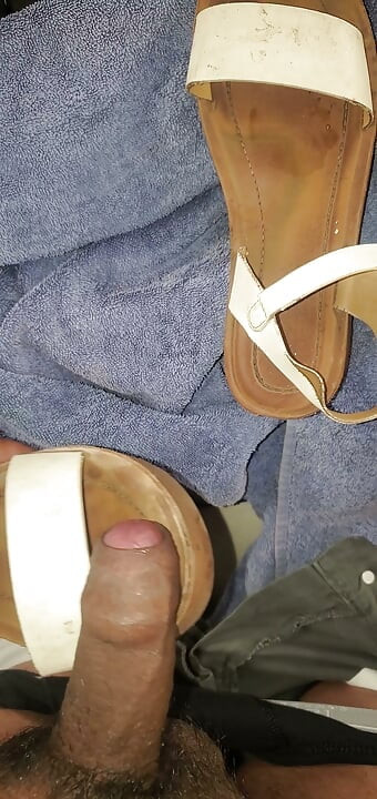 mechanic found sandals in drivers floorboard