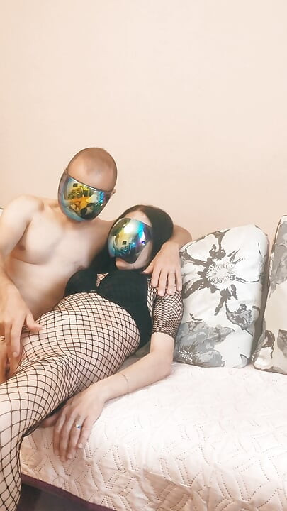 Chuda milf zostaje zerżnięta przez dziury