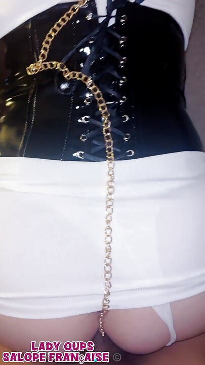 Baise En Robe Et Cagoule En Latex Avec Plug Anal