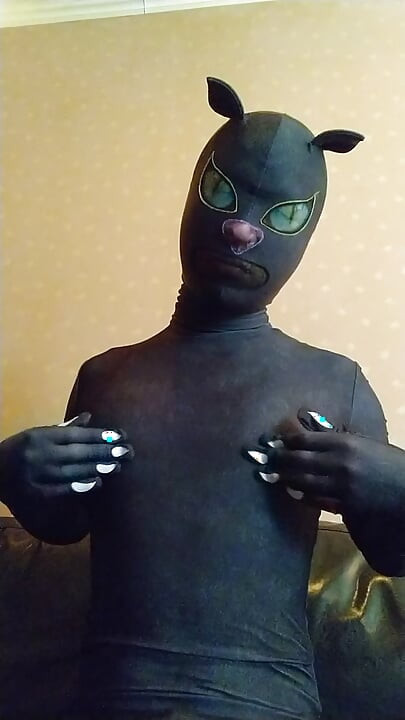 I masturbated comfortably while getting excited in a jumpsuit that could turn into a cat!