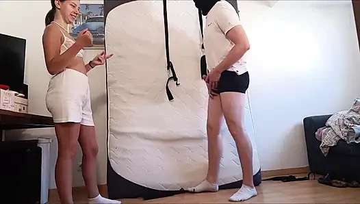 Ballbusting in Transparenter Unterwsche