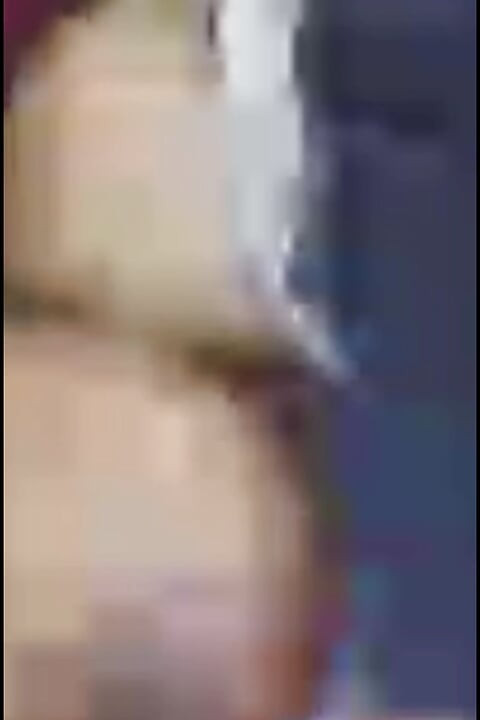 בחורה עובדת בנגלדשית מזדיינת עם הבעלים שלה