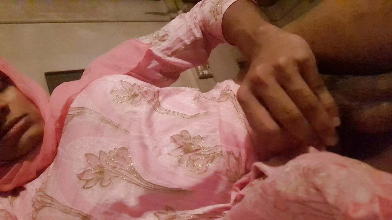 Desi hijabi sissy anal fingering