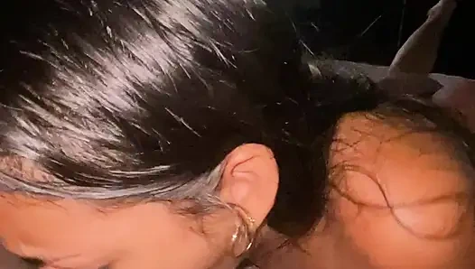 Nehirden geldik ve onun yarağını emmek istedim