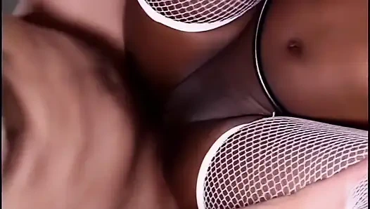 Perawat kulit hitam menginginkan pengalaman antar-ras yang sulit