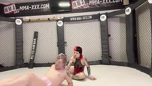 Pvc-stiefmutter qualt sissy in Mma cage - oberschenkelkontrolle & demütigung