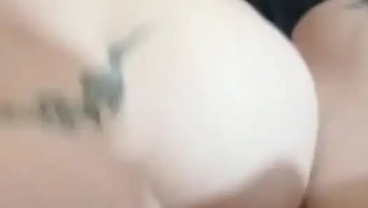 Pantat bahenol cewek rambut pirang ini dientot habis-habisan