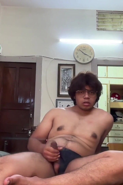 Napalona Suka Desi Twink traci kontrolę w domu