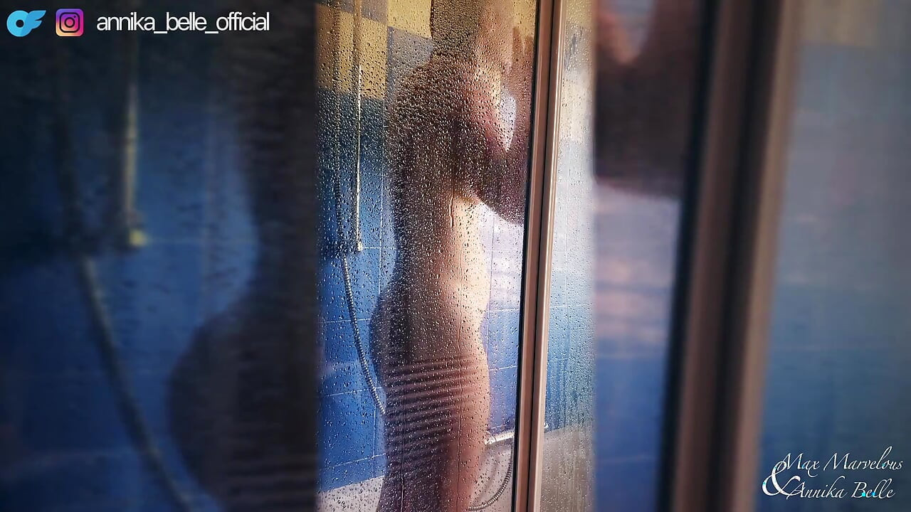 Kijk hoe ik speel onder mijn douche - tijd met Annika Belle