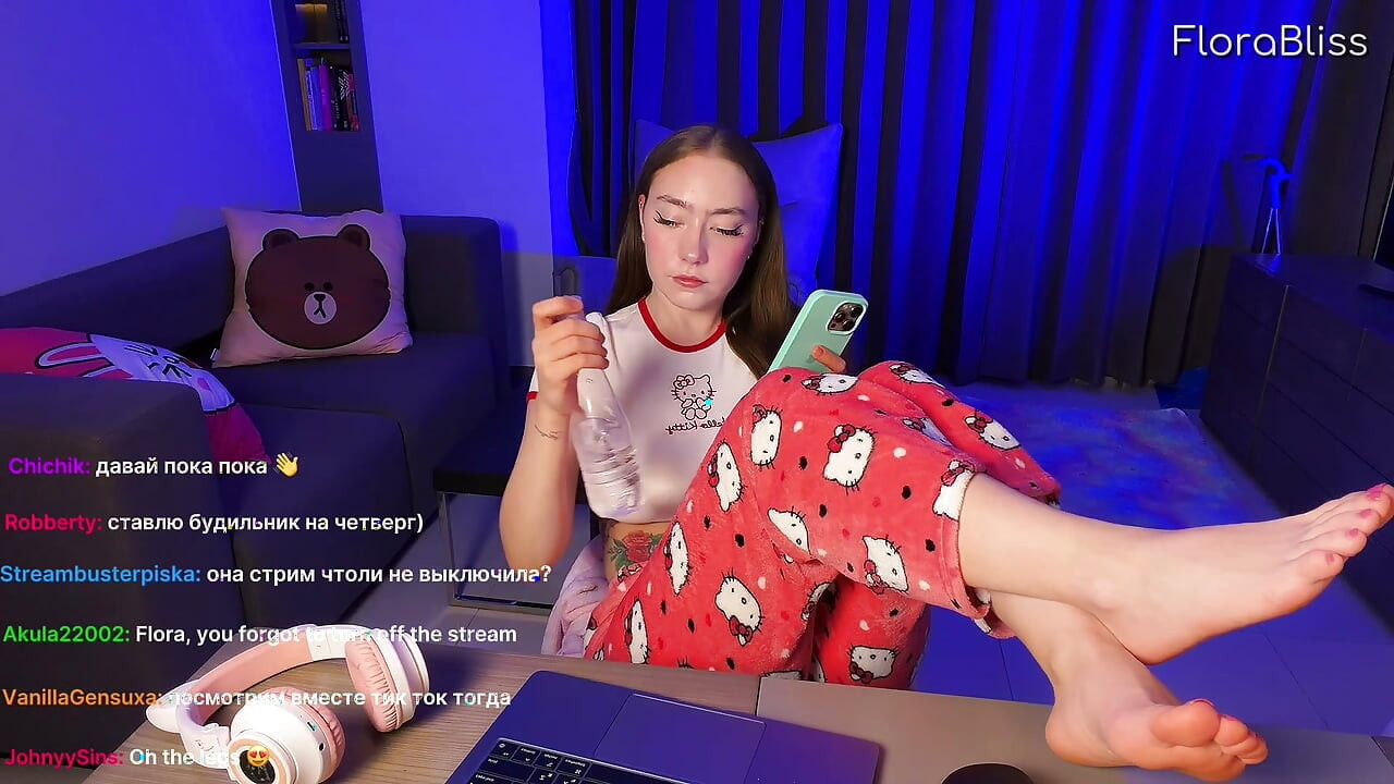 THE STREAMER FORGOT TO TURN OFF THE AIR AND GOT CAUGHT WHILST JERKING OFF AFTER STREAMING!