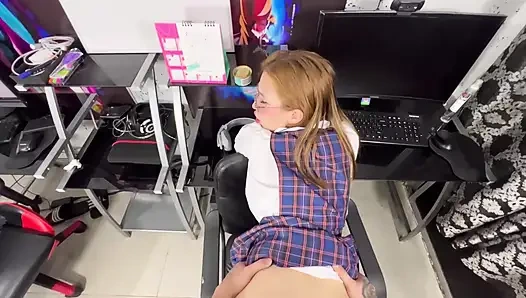 Ich liebe es, draußen zu ficken und als Belohnung einen großen Samenausfluss zu geben