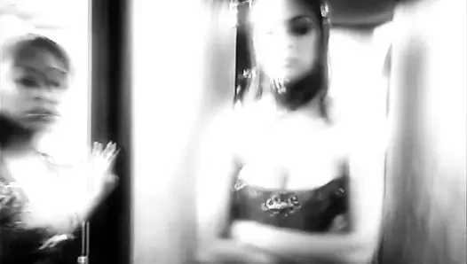 Tera Patrick grup sekste sert bir yarağa biniyor