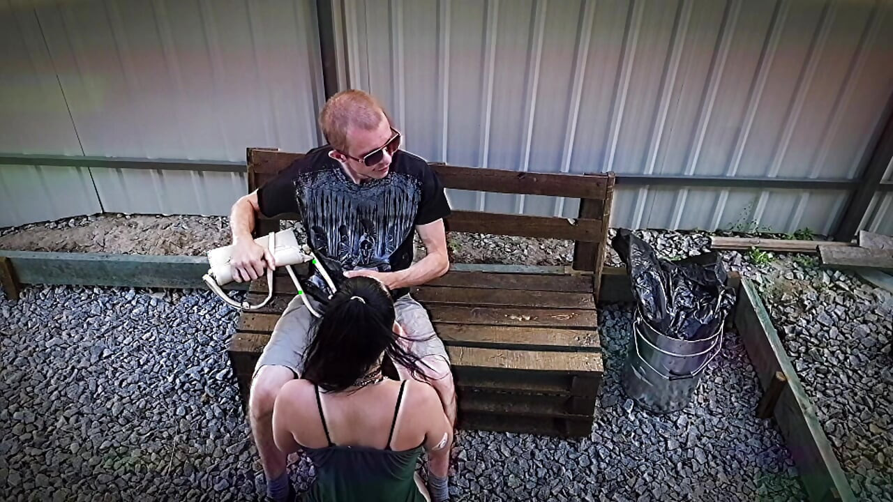 Hardcore public sex outdoors: a couple in the park