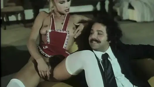 Чиччолина И Рон Джереми Наслаждаются Старомодной Оргией