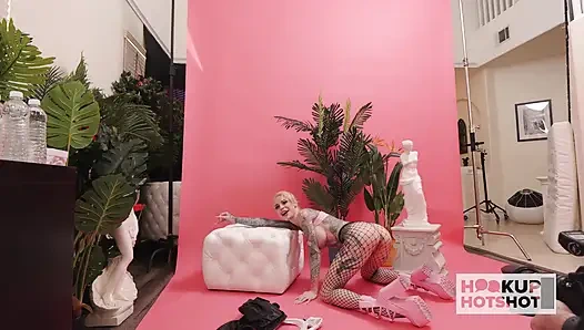 Sasha Beart ateşli çekimden önce seksi kıyafetlerle azdırıyor! BTS