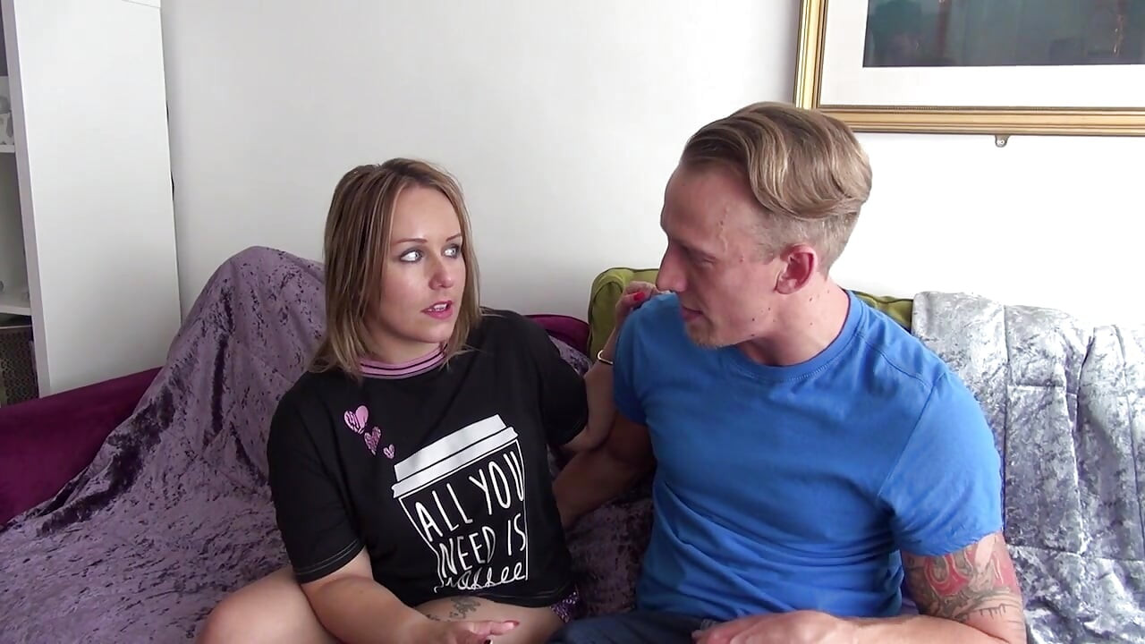 Brineta sa velikim dupetom se jebe